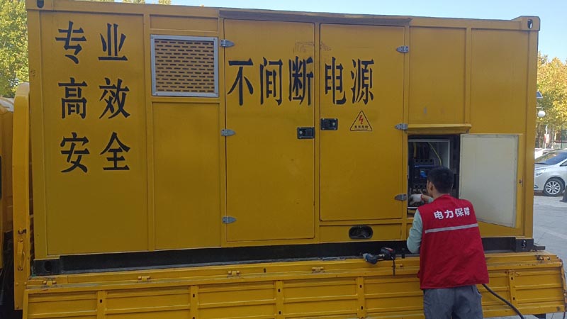 崇明柴油发电机组和UPS电源配合使用时，如何避免切换过程中的电力中断？